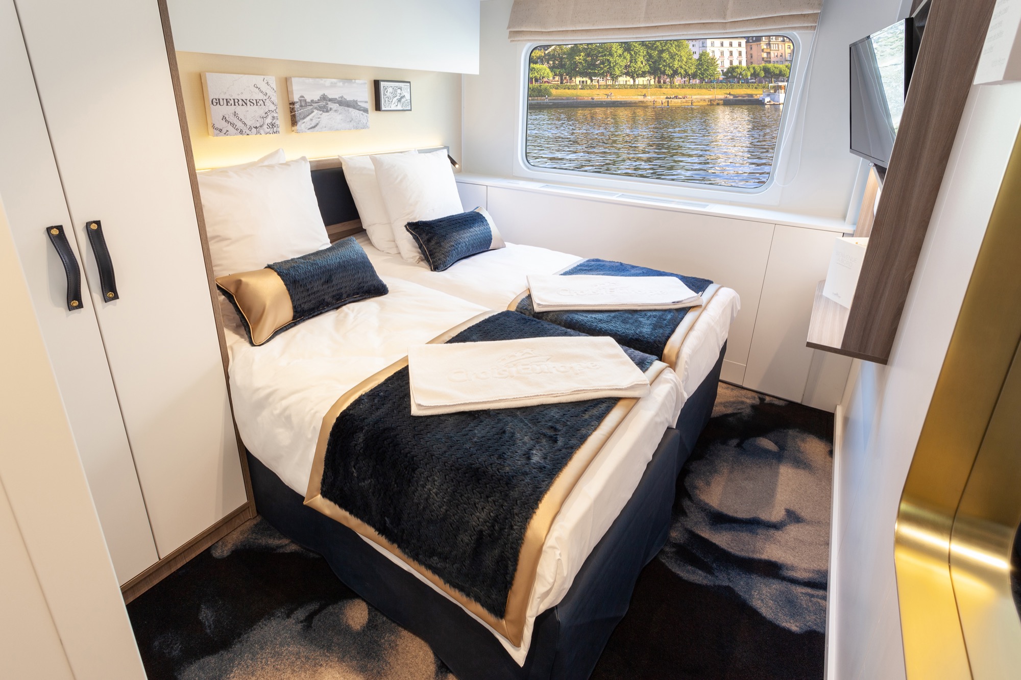 CroisiEurope MS Victor Hugo Cabin 1.jpg